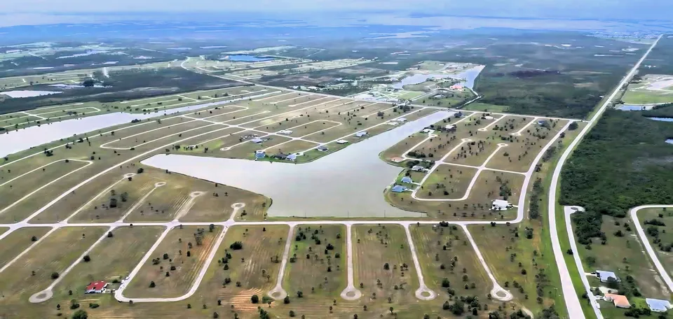 Imóvel à venda em Port Charlotte, Port Charlotte, Flórida, foto 3 de 6